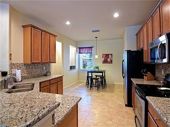 5th image of 21658 Belvedere Ln