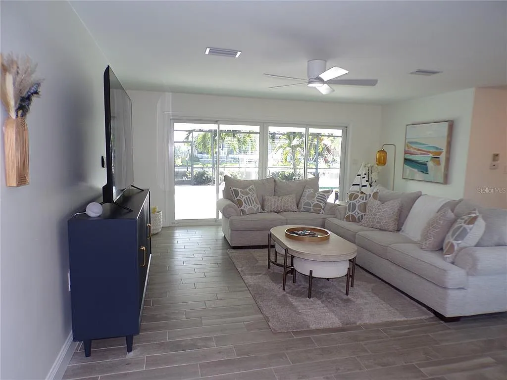 2 bed, 2.0 bath, 1558 sqft, $6,000 — Photo 2
