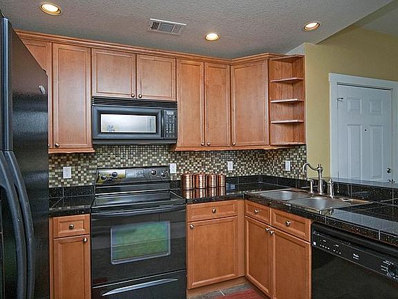 3rd image of 2708 Syracuse St Unit 209