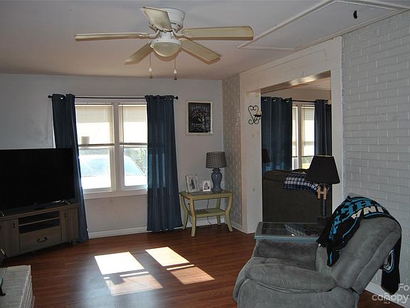4th image of 2619 Sherry Ln