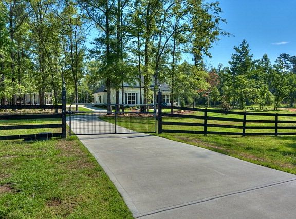 Gated Drive To Home