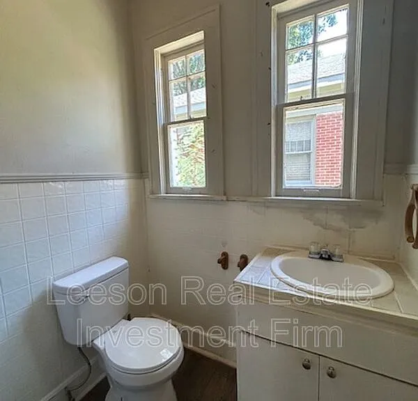 142 E Jordan St — Photo 16