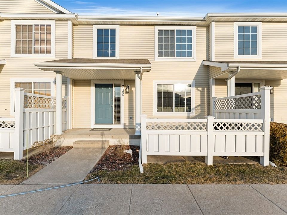 1st image of 732 SE Williams Ct