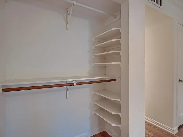 7685 Northcross Dr #323 — Photo 17