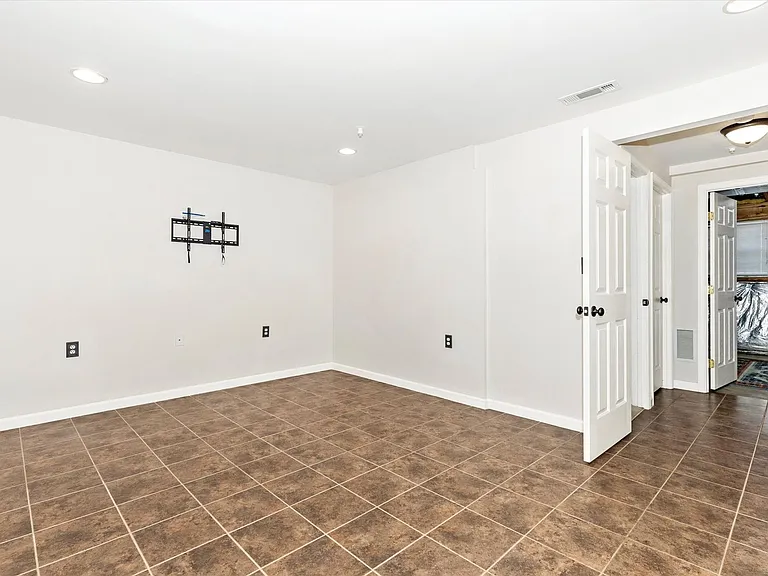 5621 Queen Anne Ct — Photo 33