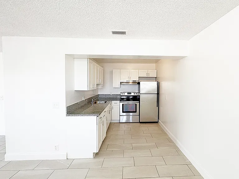 1331 S Federal Hwy #4 — Photo 13