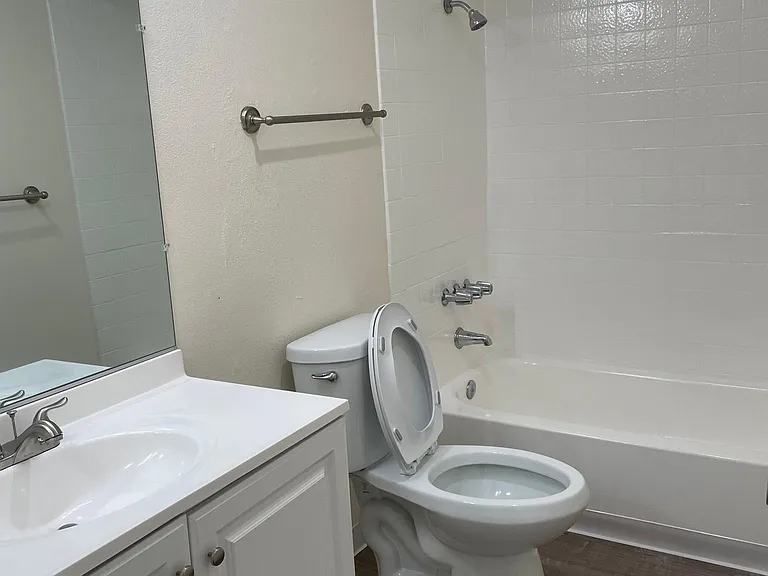 1231 25th St #7 — Photo 7