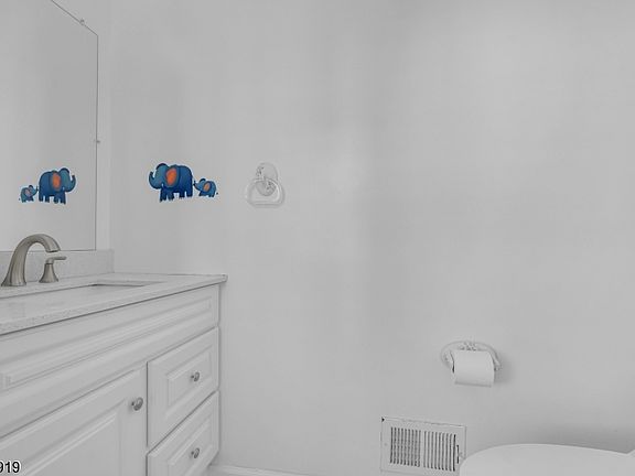 4th image of 71 Nostrand Rd