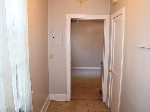 4th image of 919 N 7th St APT 4