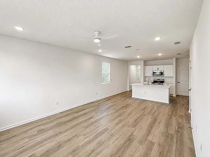 8672 Elmo Rd — Photo 10