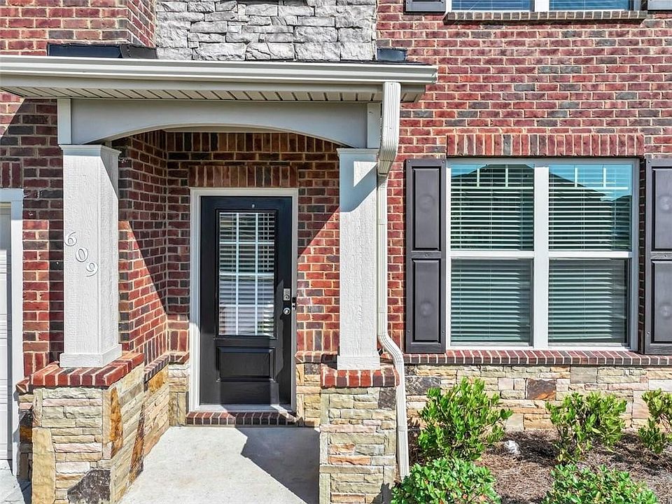 1st image of 609 Blue Juniper Cir