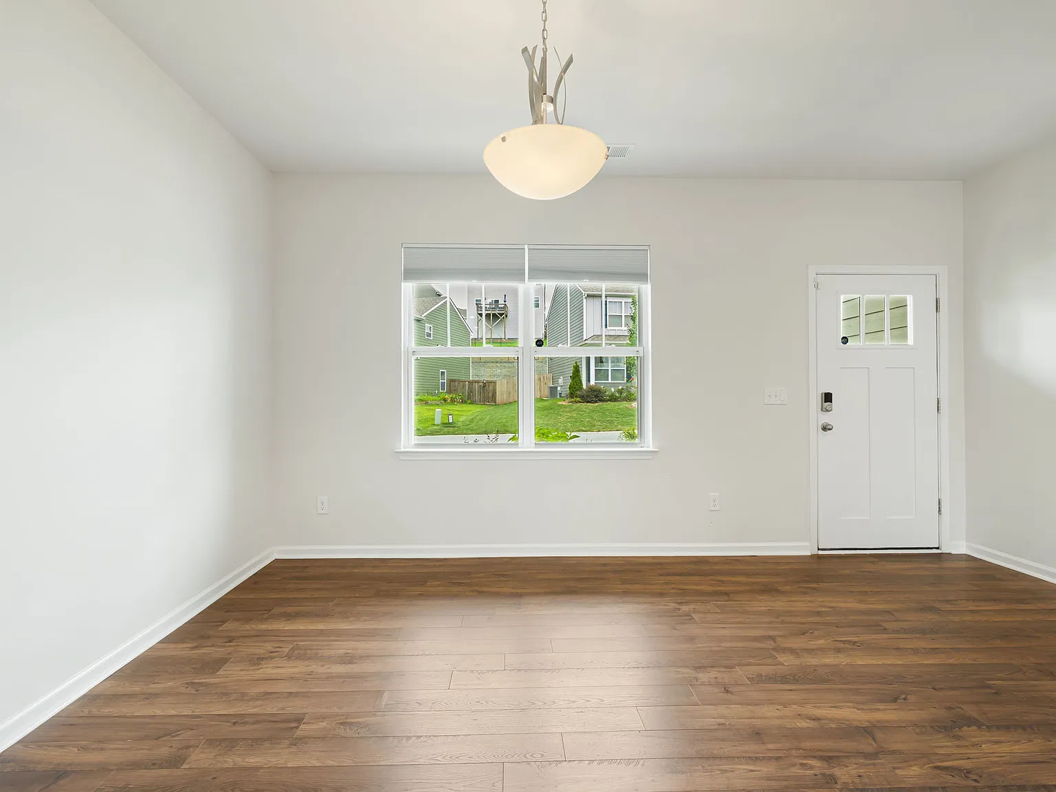 3 bed, 2.5 bath, 2200 sqft, $2,800 — Photo 4