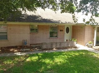 604 Post Oak St, Hearne, TX 77859