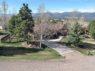 Amazing D20 Rancher With Peak Views!