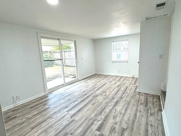 1051 32nd Ave N — Photo 17