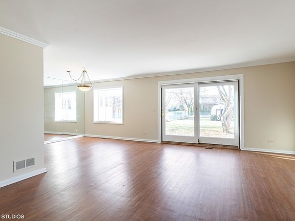 2nd image of 1036 S Hunt Club Dr