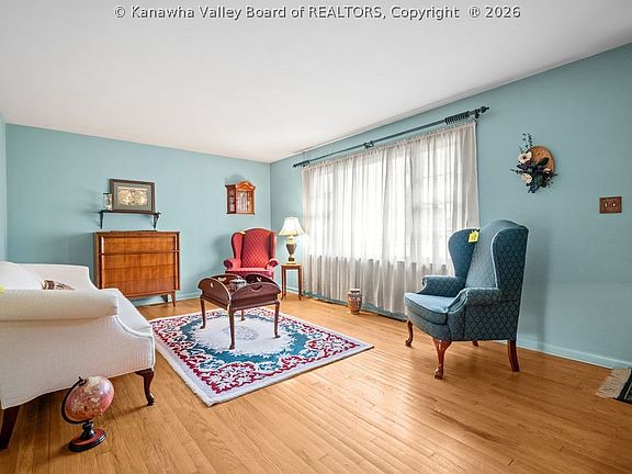 3rd image of 1233 Lyndale Dr