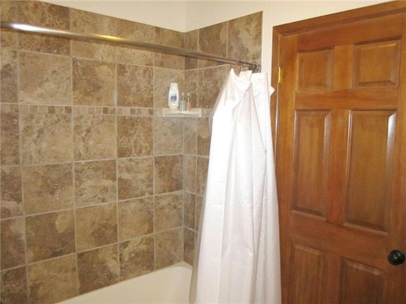 2nd image of 10539 NE Misty Glen Way