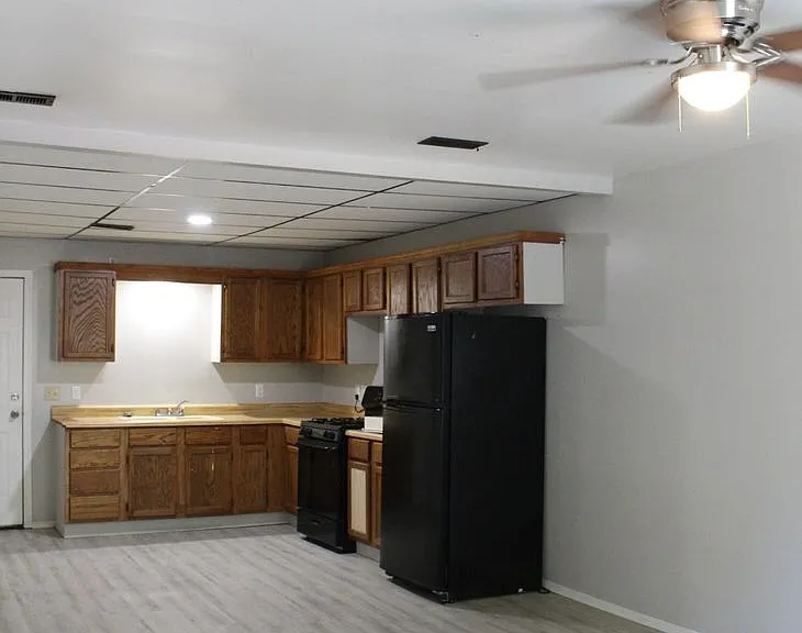 912 N Walnut St #12 — Photo 3