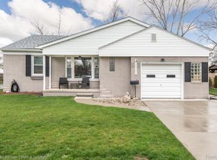 28301 Ursuline St, Saint Clair Shores, MI