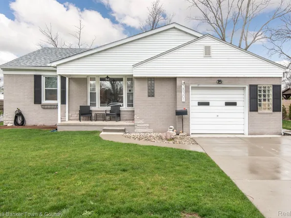 28301 Ursuline St, Saint Clair Shores, MI 48081