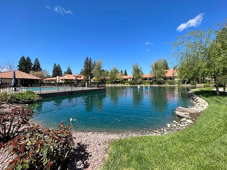 64 Fountain Grove Cir — Photo 28