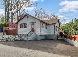 15 Sherbrooke St, Tyngsboro, MA 01879