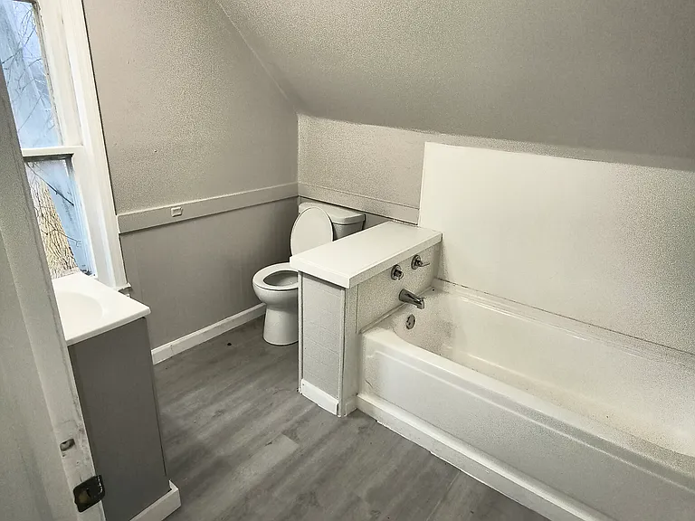 126 Worthington St — Photo 5