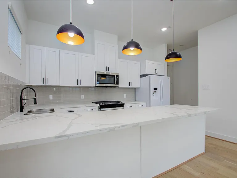 3206 Live Oak St — Photo 8