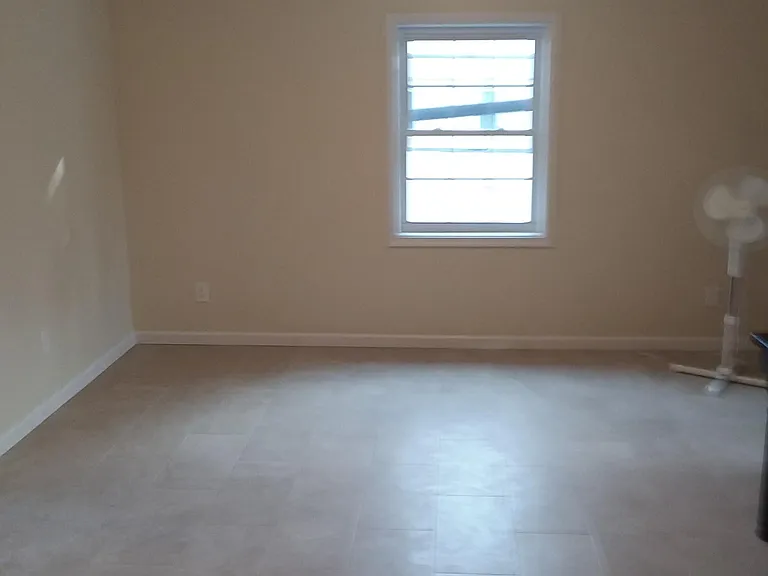2465 Lemoine Ave #2 — Photo 7