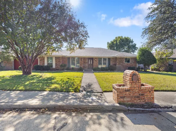 1924 Robin Meadow Dr, Carrollton, TX 75007