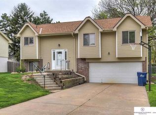 9118 Autumn Ln, La Vista, NE 68128