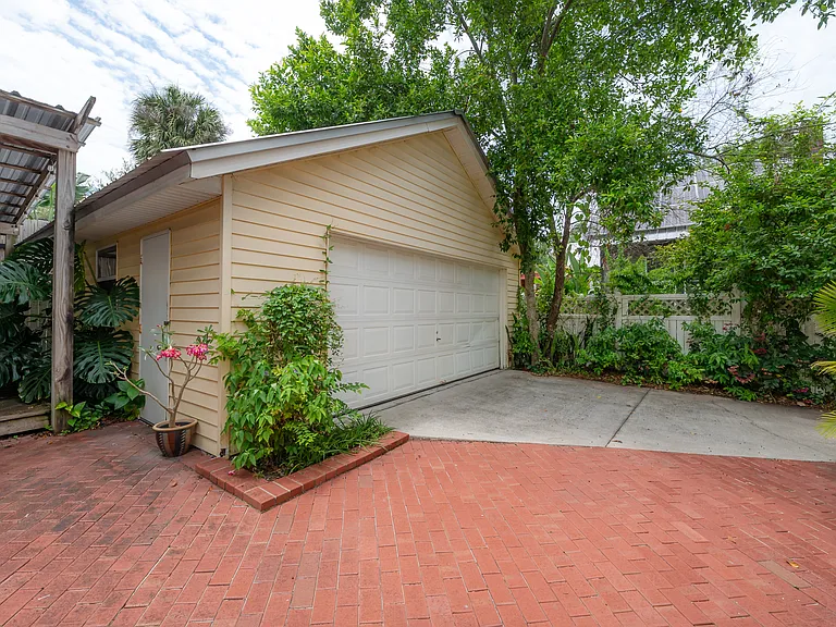 1109 E Patterson St — Photo 56