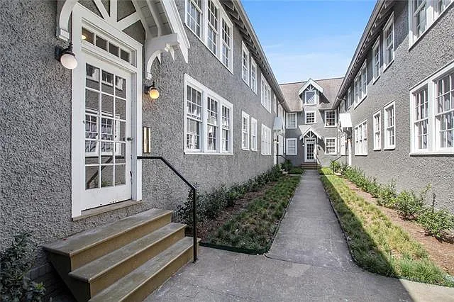 Building Photo - 910 S Carrollton Ave #B