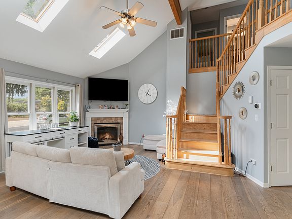 3rd image of 6032 S Lake Shore Dr