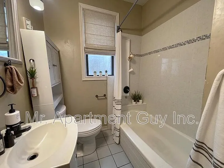 44 Victoria Ave S #105 — Photo 4