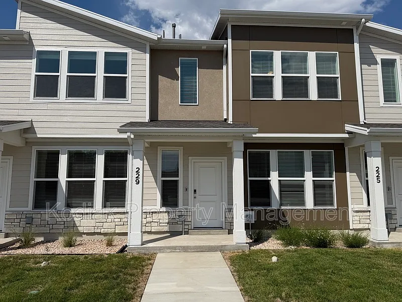 229 W 925 N