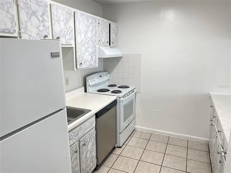 2352 Huntington Green Ct #7 — Photo 3