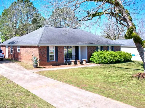 122 Saint Clair Dr, Leesburg, GA 31763