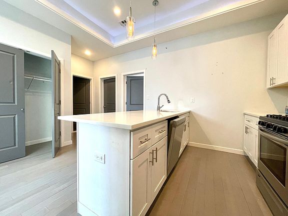 3rd image of 1446 N Franklin St #4C