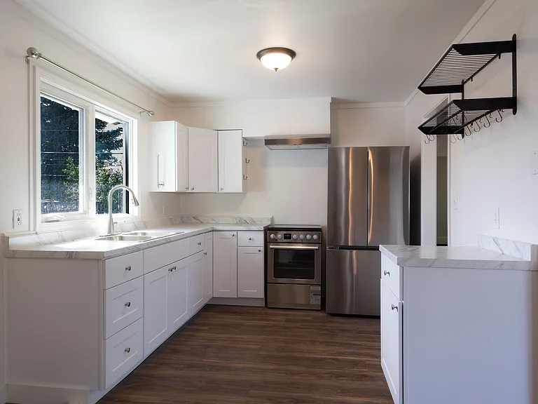 248 Bentley Dr — Photo 1