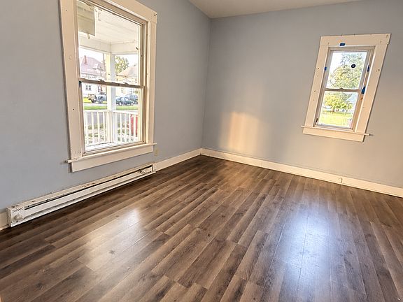 2nd image of 121 W Indiana Ave