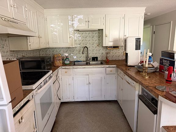 3rd image of 17 Miller Hill Road