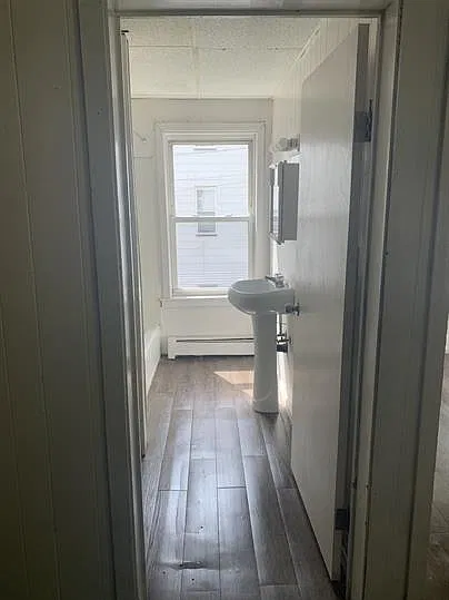 3 bed, 1040 sqft, $1,599 — Photo 3