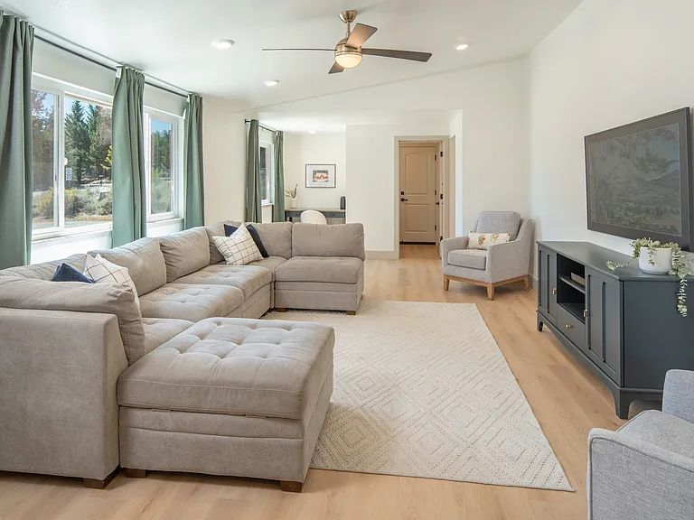12835 Thomas Creek Rd — Photo 4