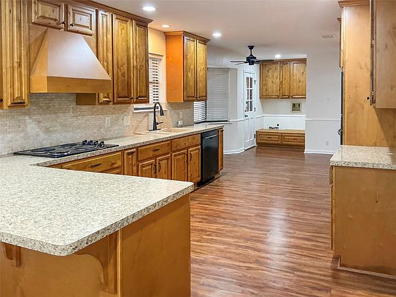 3rd image of 203 Old Angleton Rd