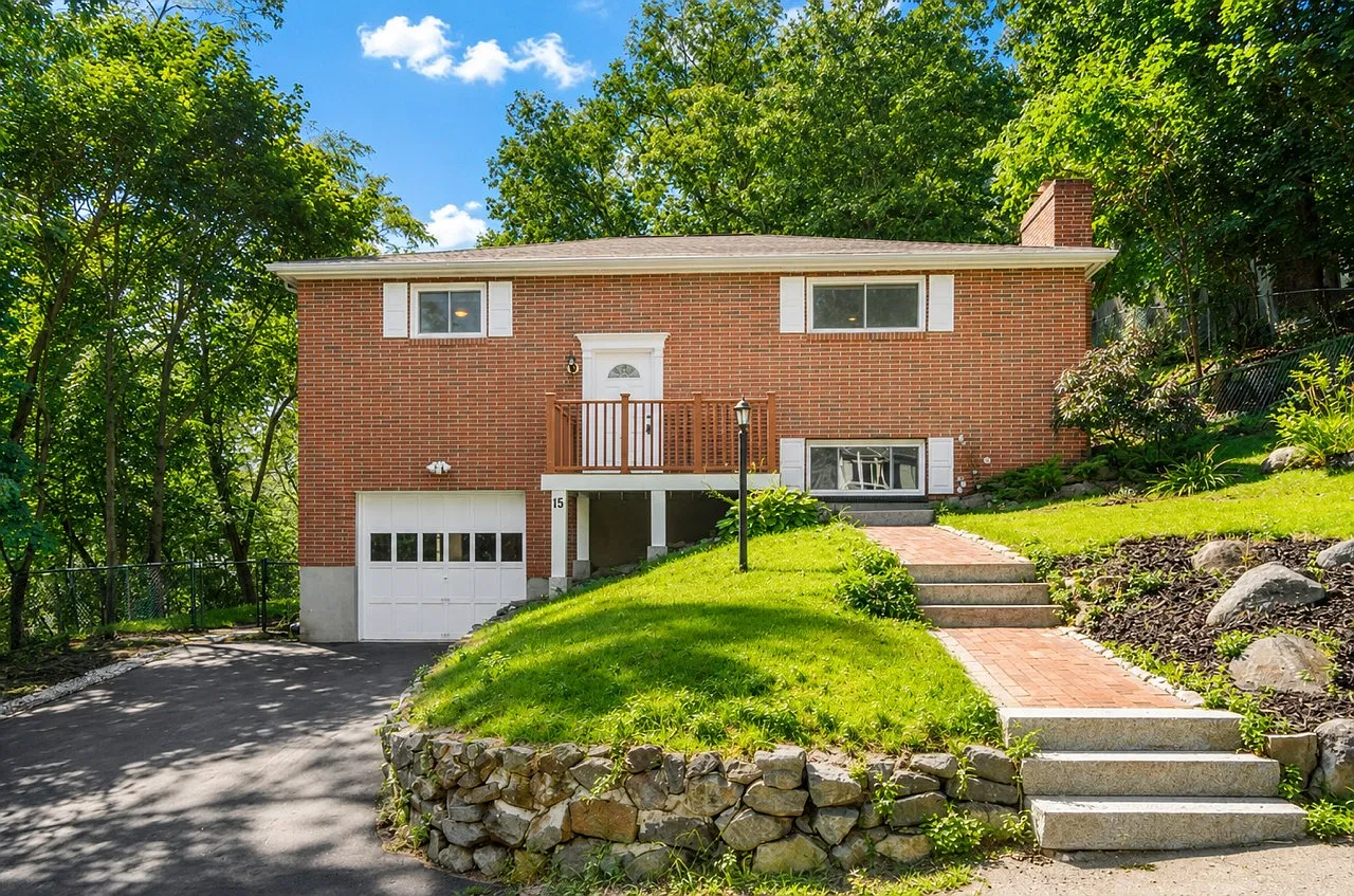 15 Oak Road — Photo 1