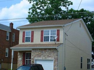 1917 Fuller St, Philadelphia, PA 19152