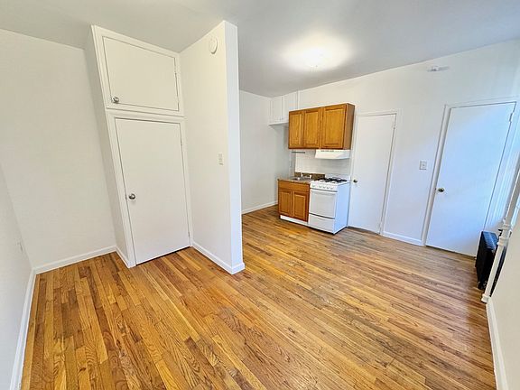 4th image of 179 Prince St APT 19