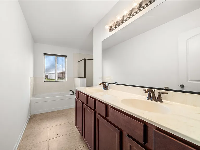 1707 Scarlett Oak Ct — Photo 9